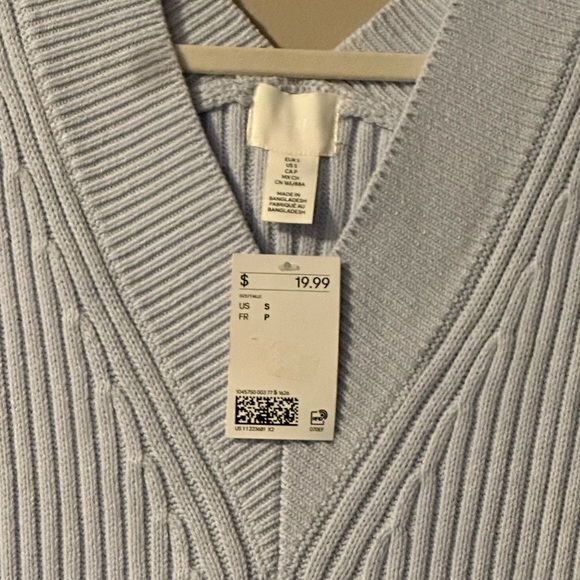 NWT women’s H&M sweater vest - Picture 3 of 4
